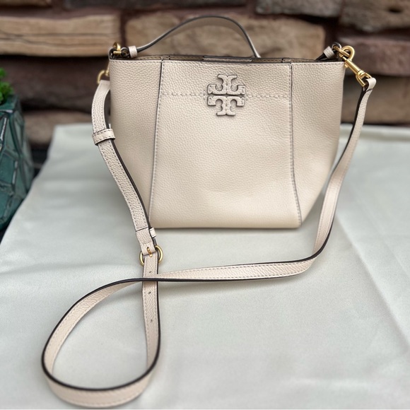 Tory Burch Cream Bucket Bag - Picture 1 of 7
